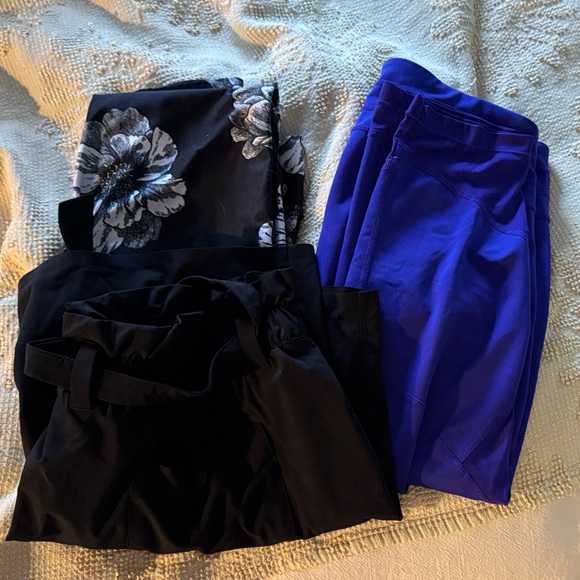 Lot of 3 workout bottoms - Picture 1 of 5
